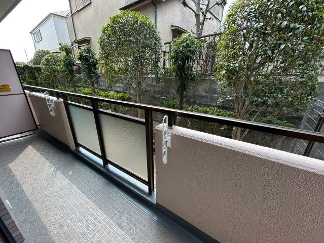 ハイタウン御殿山東のバルコニー|外からの目が気にならないバルコニーで洗濯物が干せます