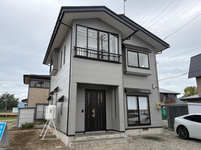 【外観】 | 南陽市三間通【中古住宅】 | リフォーム済み。
屋根外壁塗装済み。