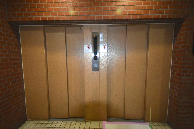 幡ヶ谷ゴールデンマンションのその他共用部分|エレベーター2基。