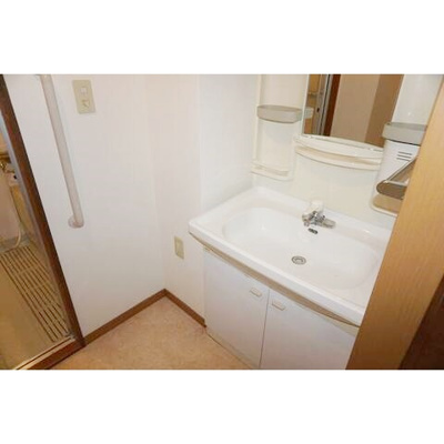 【洗面所】 | コーラルリーフ湘南 | 明るい洗面所です