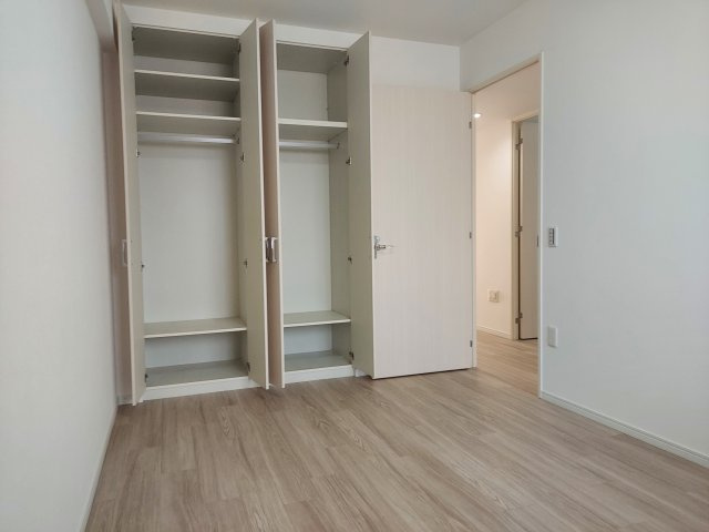 ネバーランド逆瀬川野上の洋室|洋室東側約6帖