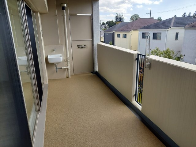 ネバーランド逆瀬川野上のバルコニー