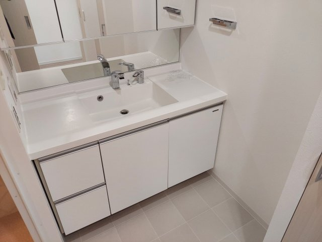 ネバーランド逆瀬川野上の独立洗面台|洗面化粧台