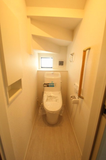 瀬戸東町３丁目　新築戸建　1号棟（全3棟）のトイレ|1F　温水洗浄便座