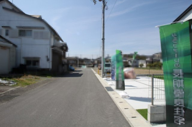 瀬戸東町３丁目　新築戸建　1号棟（全3棟）の前面道路含む現地写真|接道　南側　幅5.4ｍ　公道　接面8ｍ