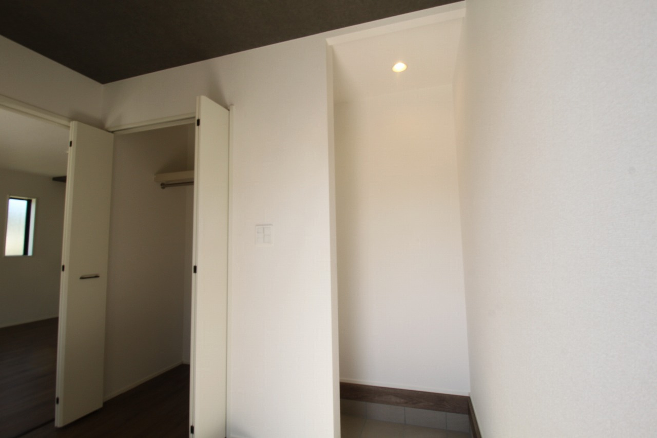 瀬戸東町３丁目　新築戸建　1号棟（全3棟）の収納|ファミリークローゼット　（1F　ホール）