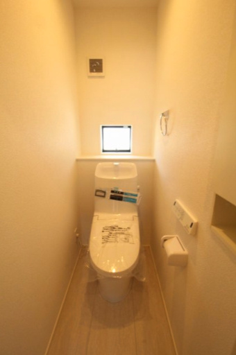 瀬戸東町３丁目　新築戸建　1号棟（全3棟）のトイレ|2F　温水洗浄便座