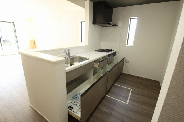 瀬戸東町３丁目　新築戸建　1号棟（全3棟）のキッチン|システムキッチン