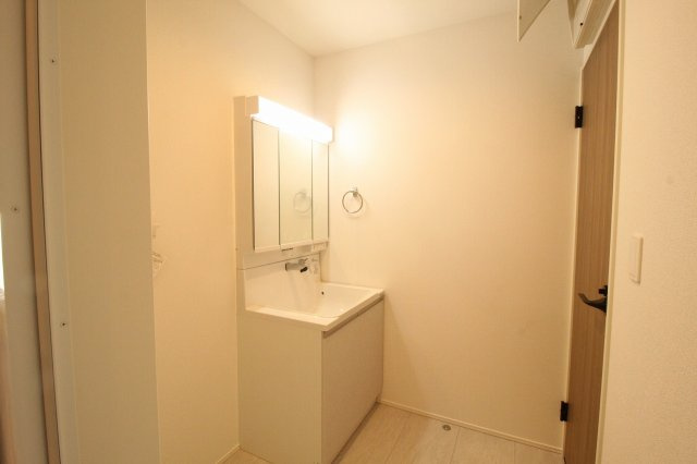 瀬戸東町３丁目　新築戸建　1号棟（全3棟）の独立洗面台