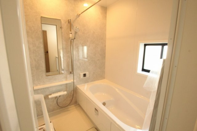 瀬戸東町３丁目　新築戸建　1号棟（全3棟）の浴室