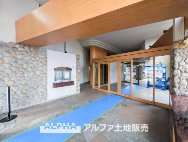 ドラゴンマンション多摩学園都市伍番館のロビー|【lobby】
◆ロビー◆共用部は管理の行き届いた綺麗なスペース。いつも明るく家族を、来客を出迎えてくれる大切な場所です。