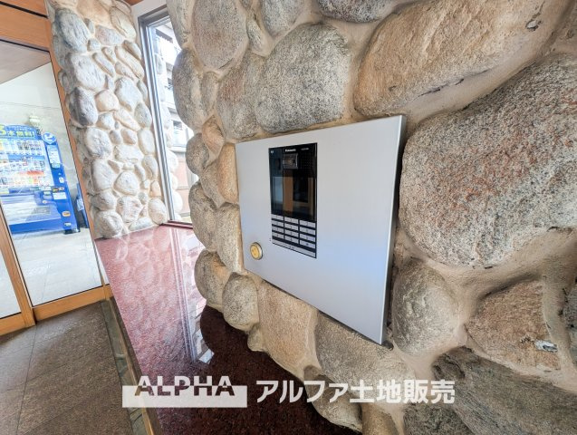 ドラゴンマンション多摩学園都市伍番館のセキュリティ|【Auto lock】
◆オートロック◆不要なセールスや不審者をシャットアウトし静かで快適なシステムは私達に恙ないライフスタイルを与えてくれます。