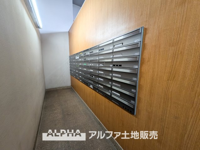 ドラゴンマンション多摩学園都市伍番館の設備|【lobby】
◆ロビー◆共用部は管理の行き届いた綺麗なスペース。いつも明るく家族を、来客を出迎えてくれる大切な場所です。