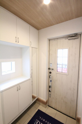【玄関】 | 東町3期 | 玄関収納あります