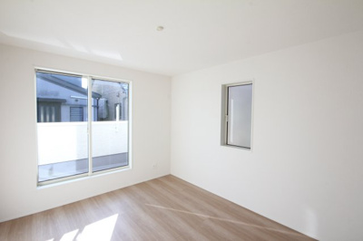 【洋室】 | 東町3期 | 二面彩光でお部屋が明るいです