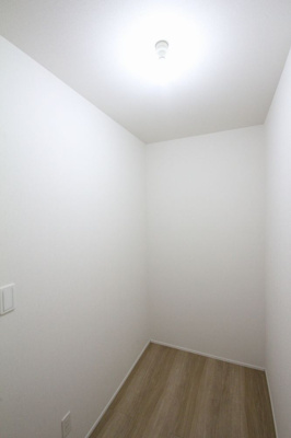 【収納】 | 東町3期 | キッチンのすぐ横にはパントリーがあります