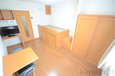 【寝室】 | レオパレスヴィラ小松島 | 備品や設備仕様は号室等により異なります。現地をご確認下さい。