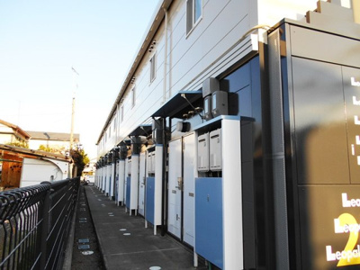 【玄関】 | レオパレスヴィラ小松島 | 備品や設備仕様は号室等により異なります。現地をご確認下さい。