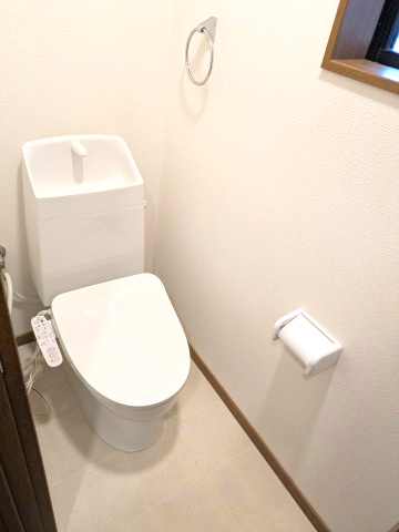 【トイレ】 | 大網白里市みずほ台１丁目　中古戸建 | 2階トイレ
