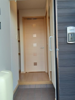 【玄関】 | ヴィッセン有田　Ⅱ | 明るい玄関です