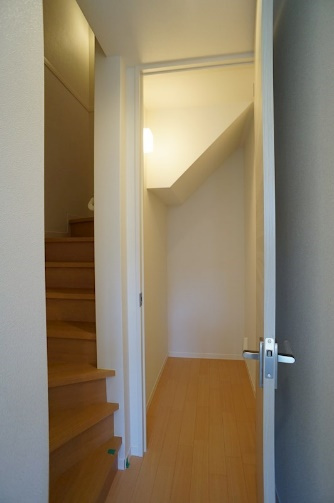 メゾン ド グラン アーブルの内装|階段下収納