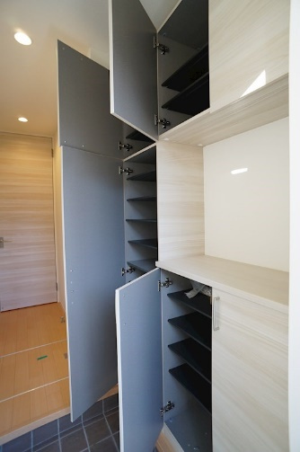 メゾン ド グラン アーブルの玄関|大容量のシューズBOX