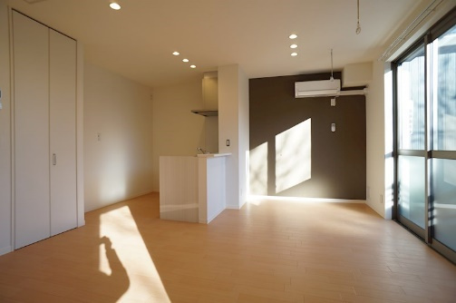 メゾン ド グラン アーブルの居間・リビング|採光のとれた明るいリビング