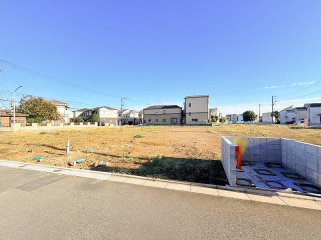 【外観】 | 新座市新堀2丁目　建築条件無売地　全17区画　(保谷店) | 小学校まで徒歩4分　低学年のお子様の登下校も安心。