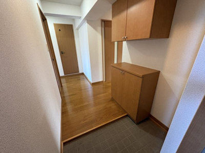 【収納】 | リバーサイドレジデンスB | 玄関にはシューズＢＯＸを完備♪