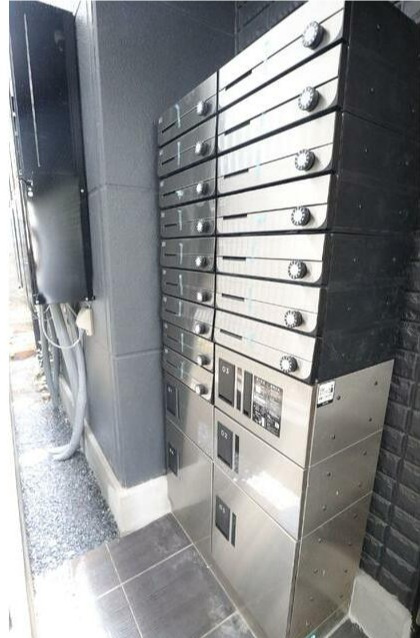 エクセラン南浦和のエントランス