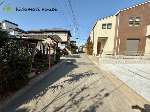 桶川市泉6期　新築戸建　GRACE02の前面道路含む現地写真