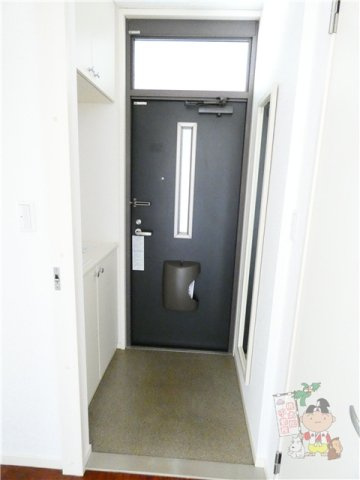 フラッツア西市の玄関