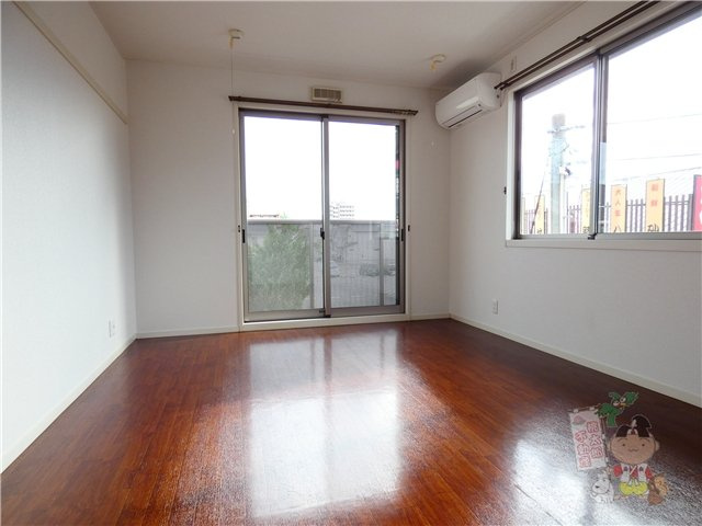 フラッツア西市の居間・リビング