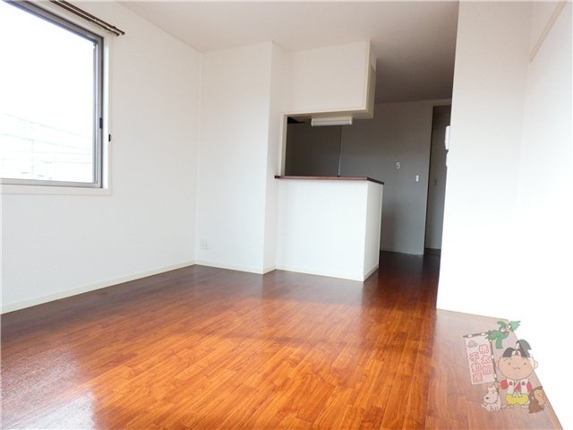 フラッツア西市の居間・リビング