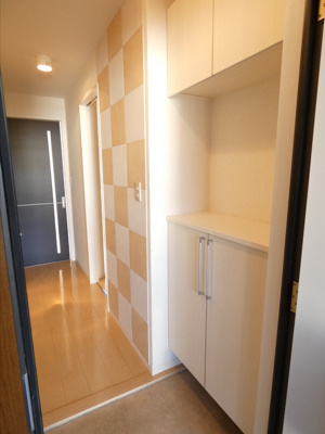【玄関】 | アガパンサス B棟