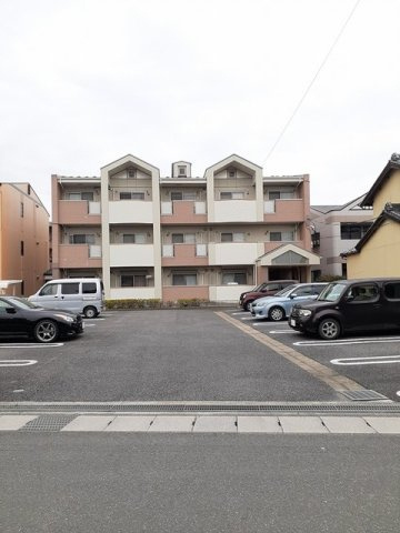 ポワールの駐車場