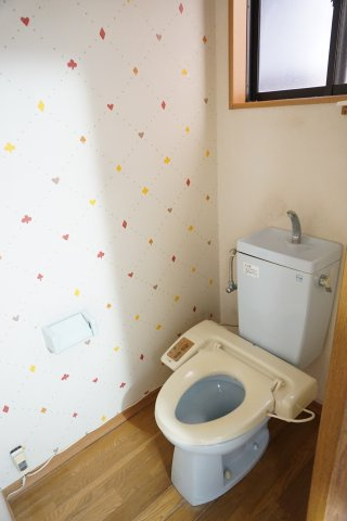 中古テラスハウス　大東市南津の辺町（昭和42年築）のトイレ