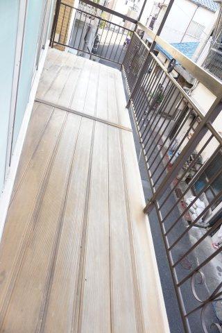 中古テラスハウス　大東市南津の辺町（昭和42年築）のバルコニー