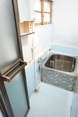 中古テラスハウス　大東市南津の辺町（昭和42年築）の浴室