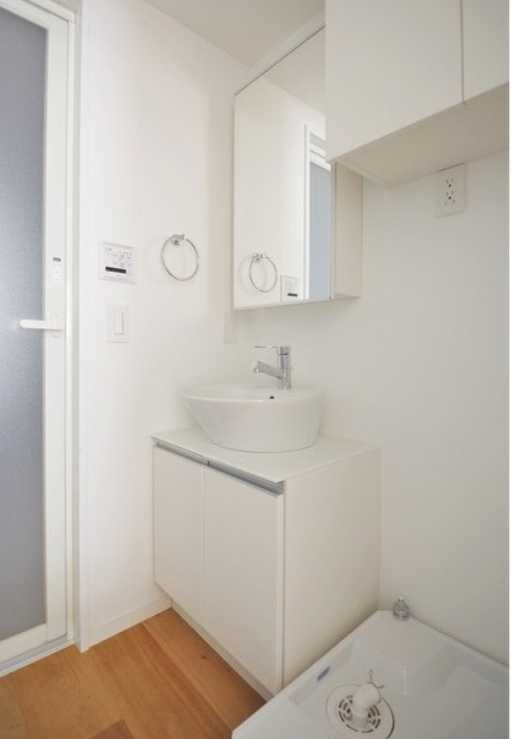 LEGALAND三軒茶屋ANNEX　ネット無料　築浅　デザイナーズの洗面所