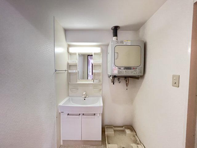 フォレストKの洗面所|反転タイプとなります。
現状優先となります。