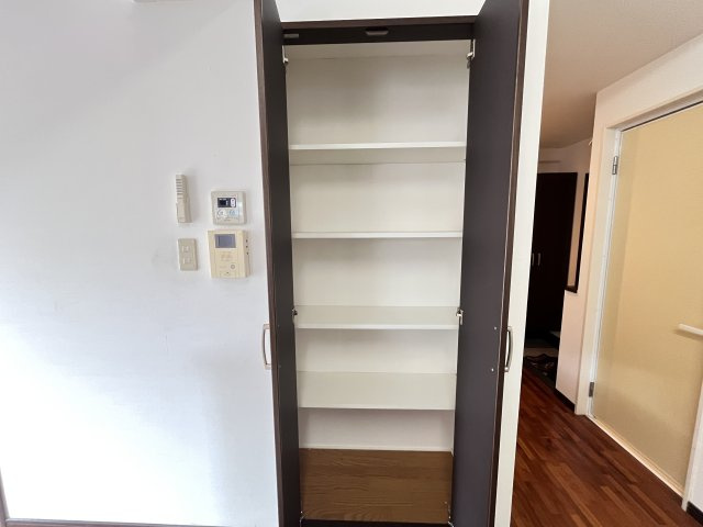 フォレストKの収納|反転タイプとなります。
現状優先となります。