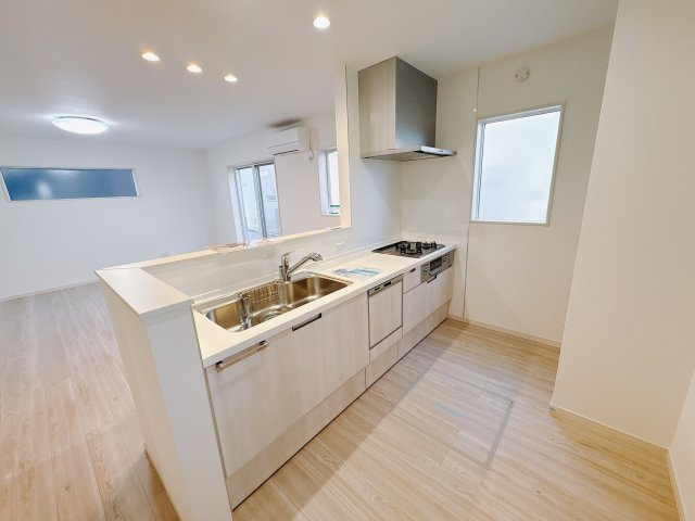 クライン宇都宮市平松第２期のキッチン|〇1号棟〇
対面式システムキッチンは、料理をしながら会話も楽しめます。家族とのつながりを感じられる心地よい空間になります。
※2026年1月撮影