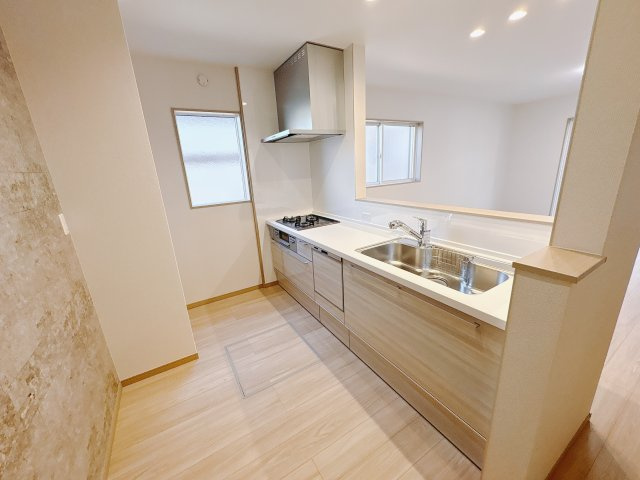 クライン宇都宮市平松第２期のキッチン|〇1号棟〇
家事の時短に必須な食器洗乾燥機付！面倒な後片付けをお任せできます。時間と手間を節約し、ご家族との大切なひとときを増やします。
※2026年1月撮影