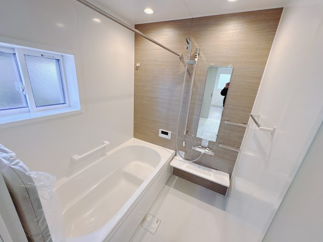 クライン宇都宮市平松第２期の独立洗面台|〇1号棟〇
増えやすいリネン類もすっきりと収納可能な洗面室収納。着替えやバスタオルはもちろん、洗剤のストック等もスッキリ収納出来ます。
※2026年1月撮影