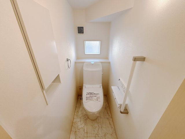 クライン宇都宮市平松第２期の浴室|〇1号棟〇
1日の疲れを癒せる落ち着いたバスルーム。雨の日でもお洗濯に困らない浴室乾燥機付きです。
※2026年1月撮影