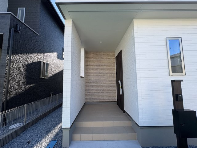 クライン宇都宮市平松第２期の玄関|〇1号棟〇
異素材の外壁がスタイリッシュな玄関。さりげなく個性を演出する、こだわりを感じます。
※2026年1月撮影