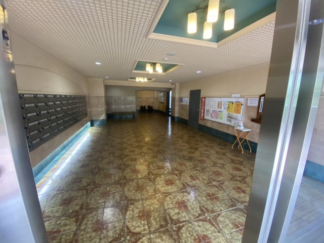 北山グランドハイツのロビー