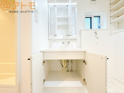 【独立洗面台】 | 清水区平川地　戸建　7号地 | 三面鏡の中は収納になっているため、スッキリとした洗面台を保つことができます♪