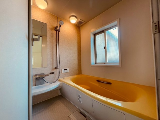 【浴室】 | 練馬区南田中１丁目　中古戸建て | ゆったりとした広さの浴室で、一日の疲れをしっかり癒せます